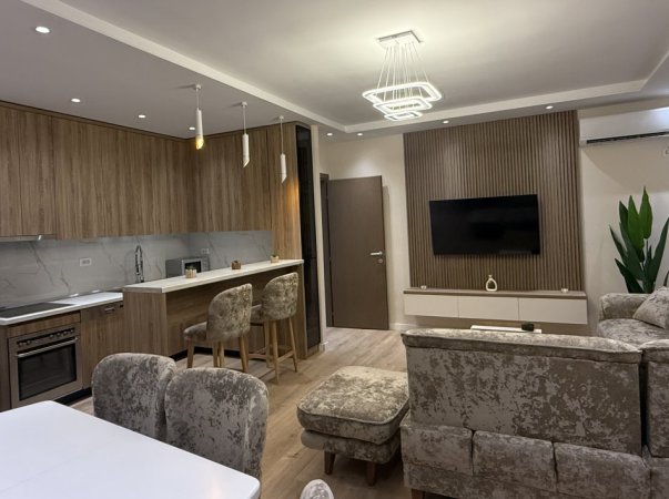 Tirane, jepet me qera apartament 2+1+Ballkon Kati 2, 150 m² 750 € (Liqeni I Thate)