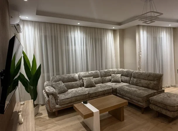 Tirane, jepet me qera apartament 2+1+Ballkon Kati 2, 150 m² 750 € (Liqeni I Thate)