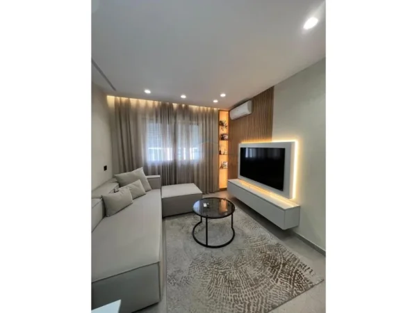 Tirane, shitet apartament 1+1+Ballkon Kati 1, 63 m² 175.000 € (Rruga e Bogdaneve)