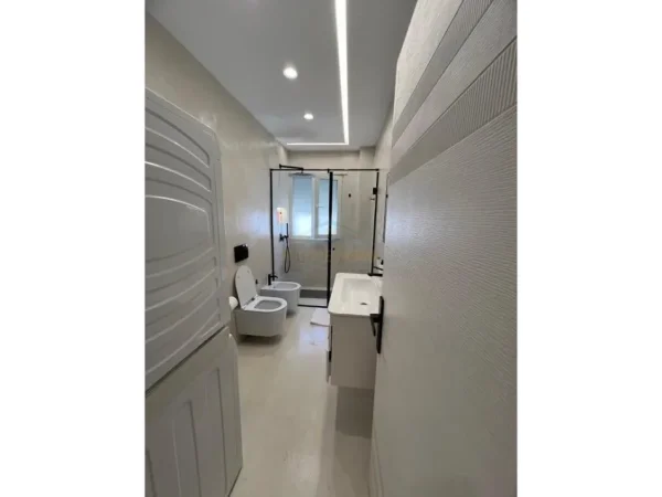 Tirane, shitet apartament 1+1+Ballkon Kati 1, 63 m² 175.000 € (Rruga e Bogdaneve)