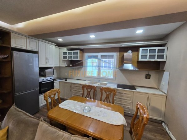 Tirane, jepet me qera apartament 2+1+Ballkon Kati 4, 107 m² 700 € (Rruga Dritan Hoxha)