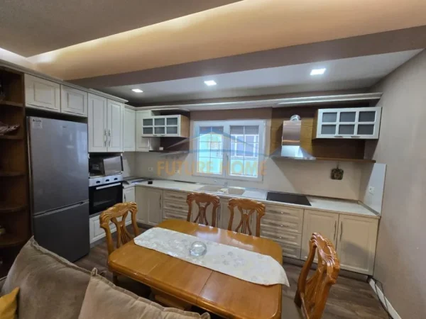 Tirane, jepet me qera apartament 2+1+Ballkon Kati 4, 107 m² 700 € (Rruga Dritan Hoxha)