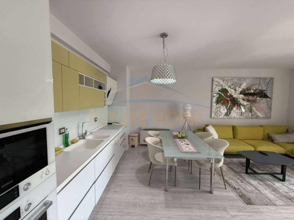 Tirane, jepet me qera apartament 2+1+Ballkon Kati 2, 82 m² 1.500 € (Liqeni)