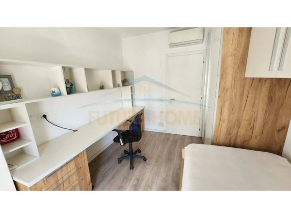 Tirane, jepet me qera apartament 2+1+Ballkon Kati 8, 90 m² 700 € (21 dhjetori)