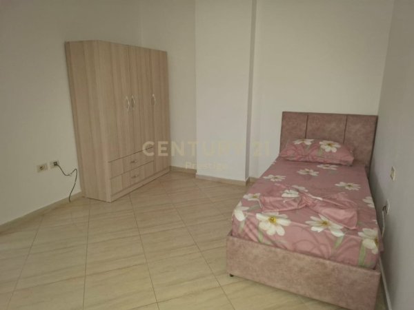Tirane, jap me qera apartament 3+1+Ballkon Kati 5, 120 m² 380 € (Fresk pran Pasticeri Melisa)