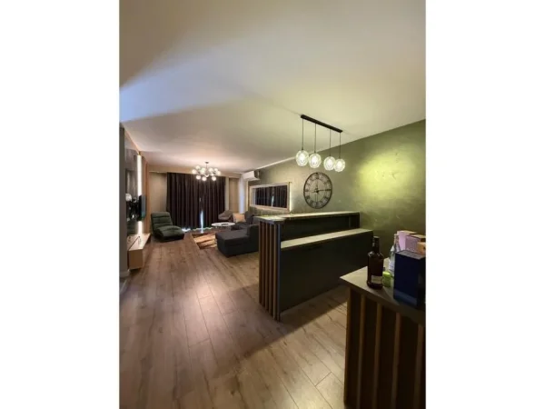 Tirane, jepet me qera apartament 2+1+Ballkon Kati 6, 115 m² 750 € (Rruga Dritan Hoxha)