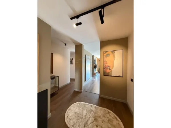 Tirane, jepet me qera apartament 2+1+Ballkon Kati 6, 115 m² 750 € (Rruga Dritan Hoxha)