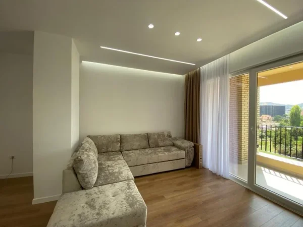 Tirane, jepet me qera apartament 2+1+Ballkon Kati 4, 100 m² 800 € (Grand Park Residence)