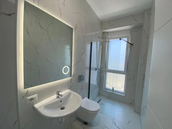 Tirane, jepet me qera apartament 2+1+Ballkon Kati 4, 100 m² 800 € (Grand Park Residence)