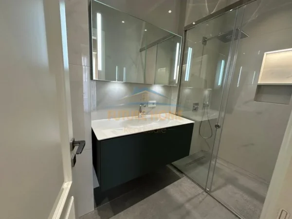 Tirane, jepet me qera apartament 2+1+Ballkon Kati 8, 117 m² 1.500 € (Kompleksi Delijorgji)