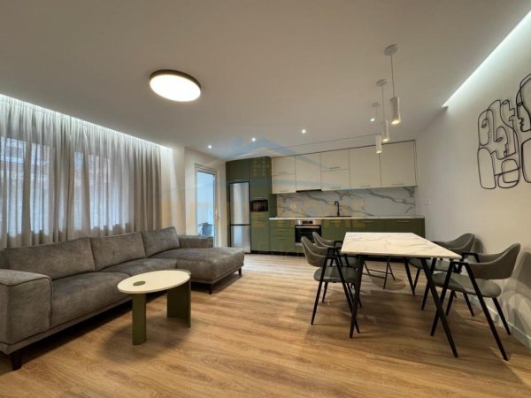 Tirane, jepet me qera apartament 2+1+Ballkon Kati 1, 93 m² 1.000 € (Rruga Bardhok Biba)