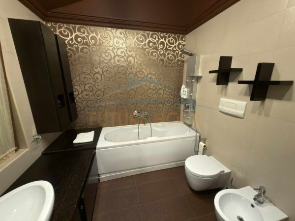 Tirane, jepet me qera apartament 3 Katshe , 307 m² 3.500 € (Kodra e Diellit)