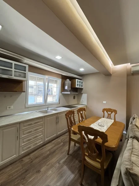 Tirane, jepet me qera apartament 2+1+Ballkon Kati 4, 120 m² 650 € (Rruga "Dritan Hoxha")