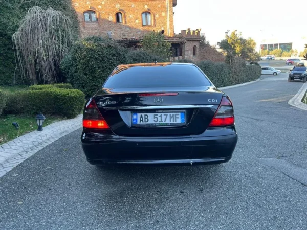 Tirane, shitet makine Mercedes Nafte, e zeze automatik Kondicioner 80.000 km 5.500 €