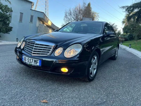 Tirane, shitet makine Mercedes Nafte, e zeze automatik Kondicioner 80.000 km 5.500 €