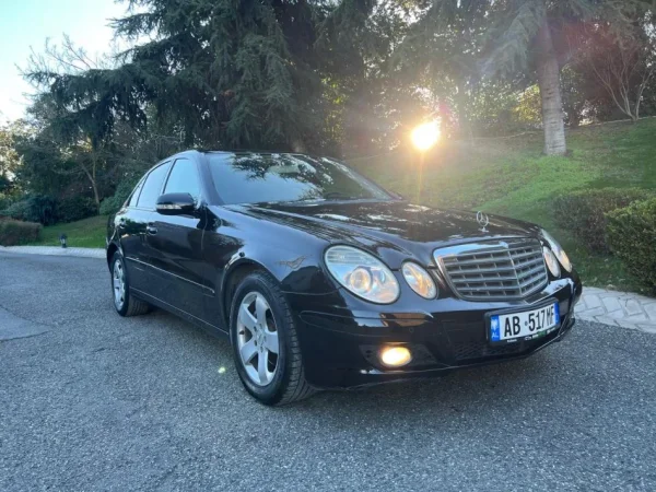 Tirane, shitet makine Mercedes Nafte, e zeze automatik Kondicioner 80.000 km 5.500 €