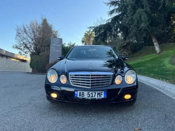 Tirane, shitet makine Mercedes Nafte, e zeze automatik Kondicioner 80.000 km 5.500 €