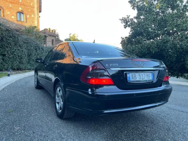 Tirane, shitet makine Mercedes Nafte, e zeze automatik Kondicioner 80.000 km 5.500 €