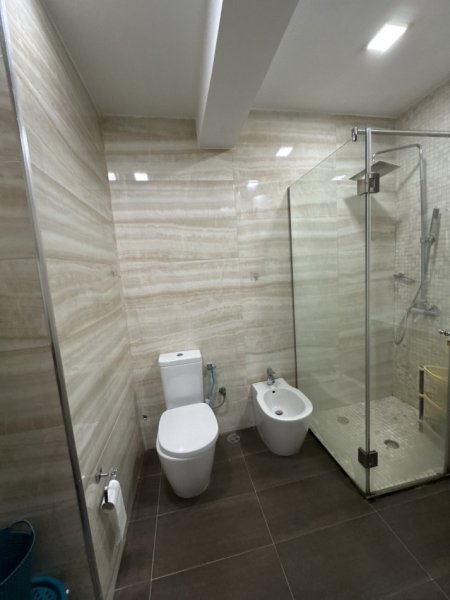 Tirane, jepet me qera apartament 2+1+Ballkon Kati 4, 120 m² 650 € (Rruga &quot;Dritan Hoxha&quot;)