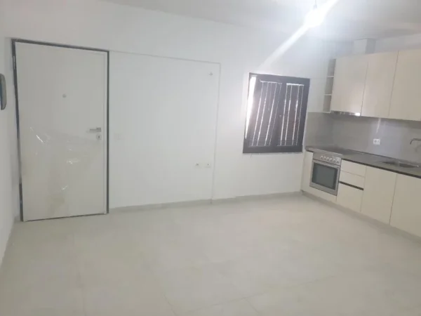 Tirane, jepet me qera nga Pronari, pa-komision apartament+verande | Penthouse 2+1+Ballkon Kati 3, 78 m² 350 € (Rruga Dalip Topi)