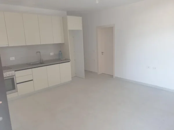 Tirane, jepet me qera nga Pronari, pa-komision apartament+verande | Penthouse 2+1+Ballkon Kati 3, 78 m² 350 € (Rruga Dalip Topi)