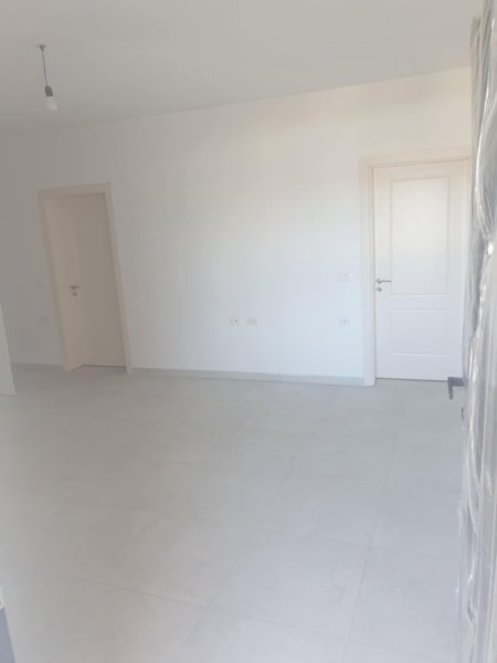 Tirane, jepet me qera nga Pronari, pa-komision apartament+verande | Penthouse 2+1+Ballkon Kati 3, 78 m² 350 € (Rruga Dalip Topi)