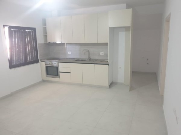 Tirane, jepet me qera nga Pronari, pa-komision apartament+verande | Penthouse 2+1+Ballkon Kati 3, 78 m² 350 € (Rruga Dalip Topi)
