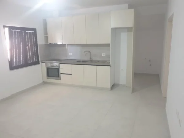 Tirane, jepet me qera nga Pronari, pa-komision apartament+verande | Penthouse 2+1+Ballkon Kati 3, 78 m² 350 € (Rruga Dalip Topi)