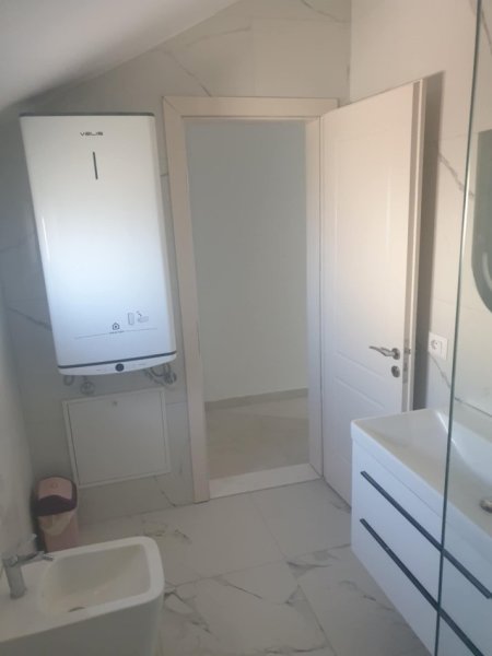 Tirane, jepet me qera nga Pronari, pa-komision apartament+verande | Penthouse 2+1+Ballkon Kati 3, 78 m² 350 € (Rruga Dalip Topi)