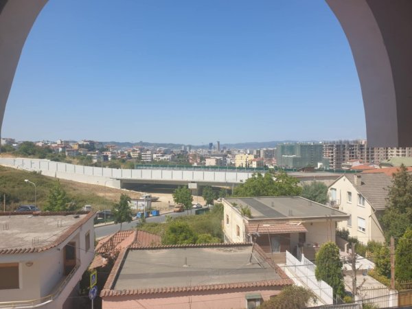 Tirane, jepet me qera nga Pronari, pa-komision apartament+verande | Penthouse 2+1+Ballkon Kati 3, 78 m² 350 € (Rruga Dalip Topi)