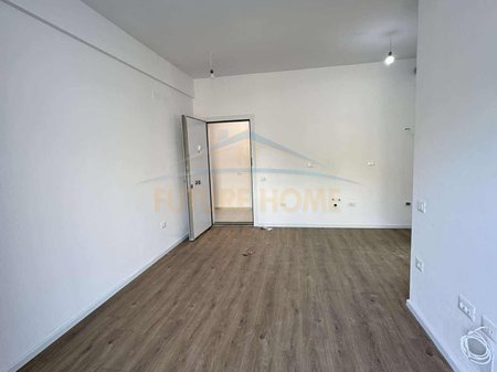 Tirane, shitet apartament 1+1+Ballkon Kati 2, 49 m² 75.000 € (fresku)