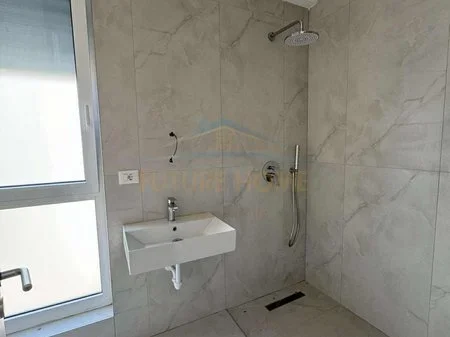 Tirane, shitet apartament 1+1+Ballkon Kati 2, 49 m² 75.000 € (fresku)