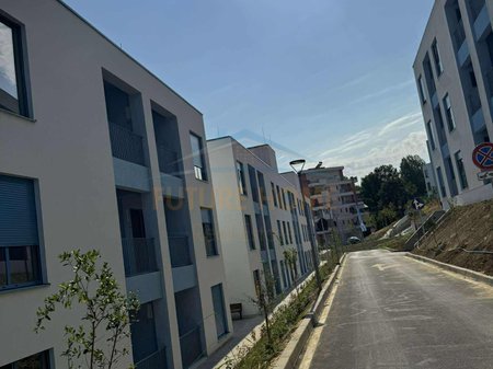 Tirane, shitet apartament 1+1+Ballkon Kati 2, 49 m² 75.000 € (fresku)