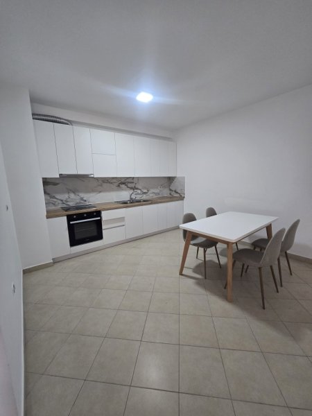 Tirane, jepet me qera apartament 3+1+Ballkon Kati 3, 147 m² 700 € (Don Bosko)