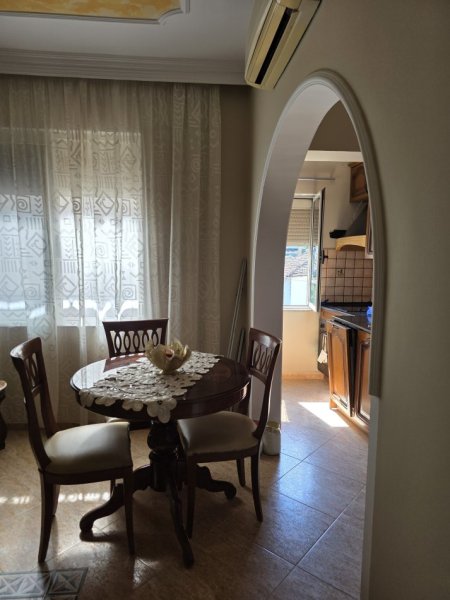 Tirane, jepet me qera apartament 2+1+Ballkon Kati 3, 85 m² 600 € (rruga e Elbasanit)