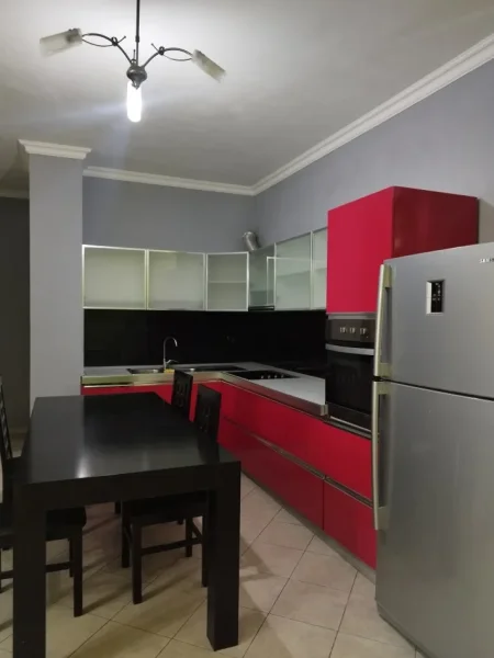 Tirane, jepet me qera apartament 2+1+Ballkon Kati 3, 92 m² 480 € (Yzberisht)