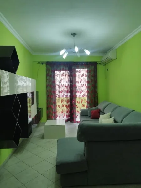 Tirane, jepet me qera apartament 2+1+Ballkon Kati 3, 92 m² 480 € (Yzberisht)