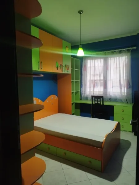 Tirane, jepet me qera apartament 2+1+Ballkon Kati 3, 92 m² 480 € (Yzberisht)