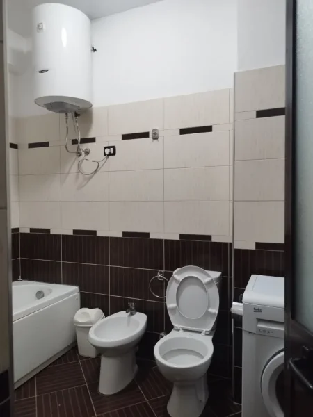 Tirane, jepet me qera apartament 2+1+Ballkon Kati 3, 92 m² 480 € (Yzberisht)