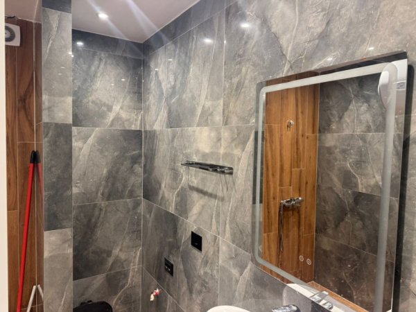 ✨Jepet me qira:  *3 ambiente pune + 1 Tualet+1Ballkon & Oborr* *(📍21 dhjetori  - fillim rrugës frosina plaku)* - Super investuar (hyrje private)