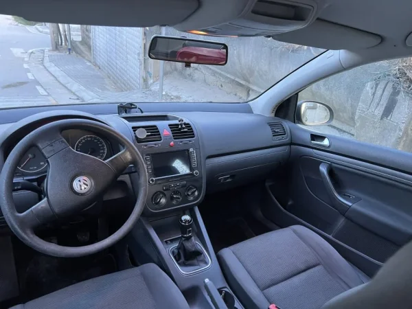 Elbasan, shes makine Golf 5 Nafte, blu e errët manuale Kondicioner 253 km 3.000 €
