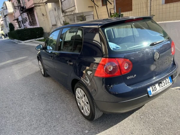 Elbasan, shes makine Golf 5 Nafte, blu e errët manuale Kondicioner 253 km 3.000 €