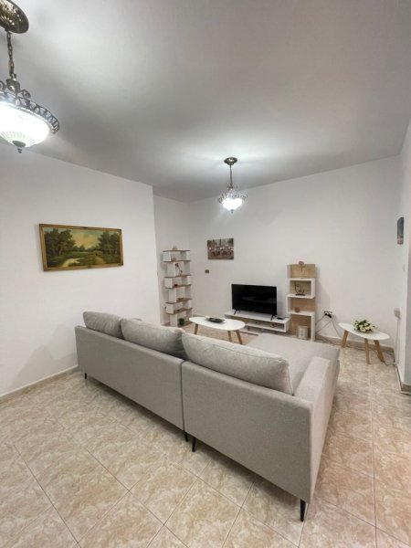 Tirane, jepet me qera apartament 1+1+Ballkon Kati 6, 65 m² 550 € (Zogu i Zi)