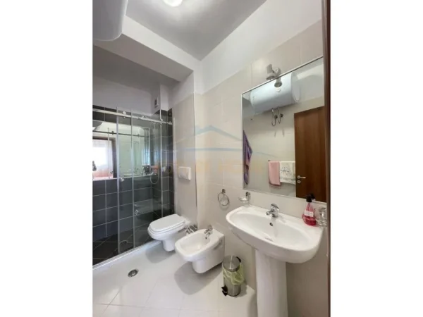 Tirane, jepet me qera apartament duplex 3+1+Verande, Kati 4, 166 m² 1.200 € (Rezidenca Kodra e Diellit 1)