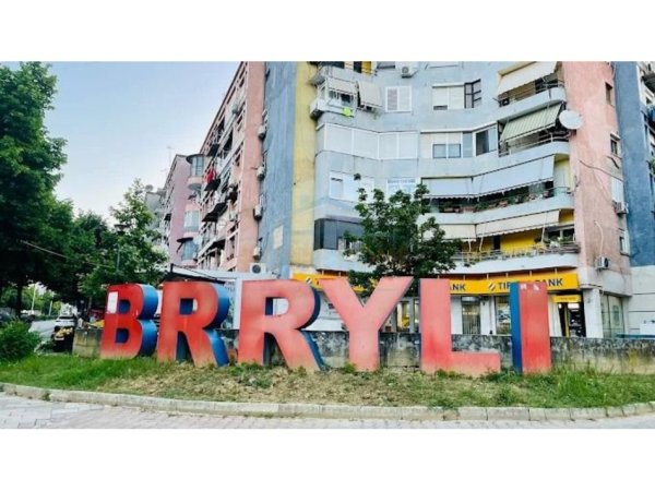 Tirane, shitet apartament 1+1+Ballkon Kati 3, 56 m² 130.000 € (Brryli)