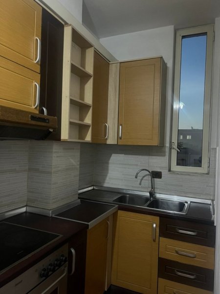 Tirane, jepet me qera apartament 2+1 Kati 4, 70 m² 360 € (Rruga besa)