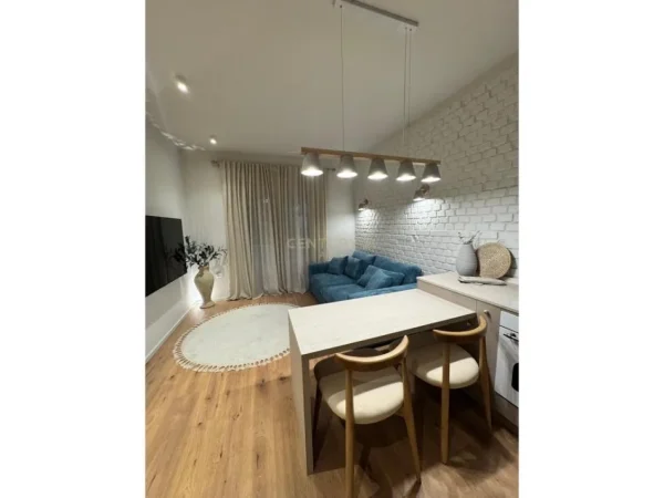 Tirane, jepet me qera apartament 2+1 Kati 2, 65 m² 900 € (Myslym Shyri)