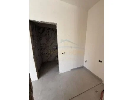 Tirane, shitet garsonier 1+1 Kati 7, 40 m² 76.000 € (rruga 5 maji)
