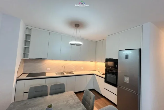 Tirane, jepet me qera apartament 2+1+Ballkon Kati 3, 95 m² 900 €