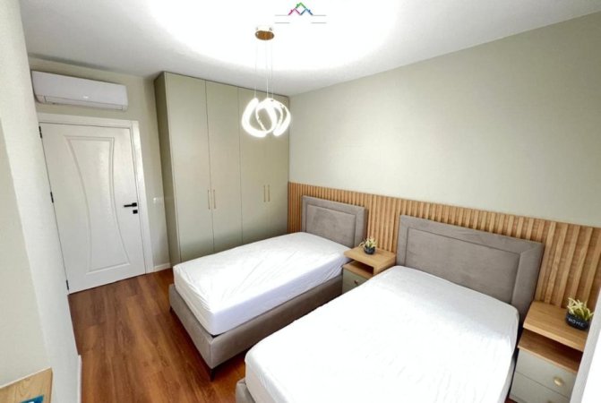Tirane, jepet me qera apartament 2+1+Ballkon Kati 3, 95 m² 900 €